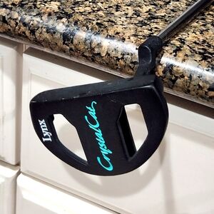 Lynx Crystal Cat Golf Putter Steel shaft right Handed 32.5 inches long Ladies